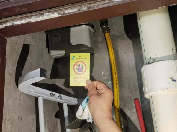 上海一大楼内27户燃气泄漏！发现近半年还不修，居民无奈冒险拧开阀门…